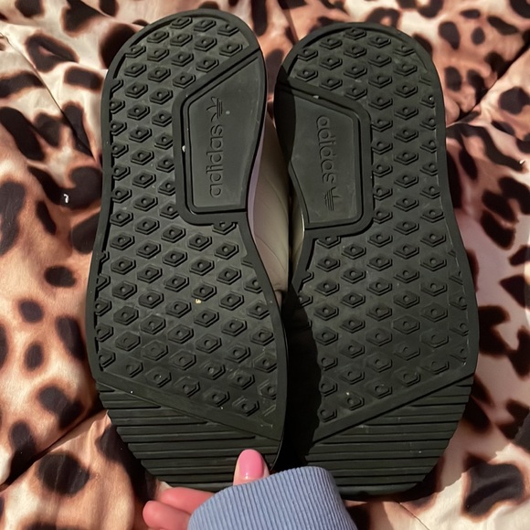 Adidas - Picture 3 of 4